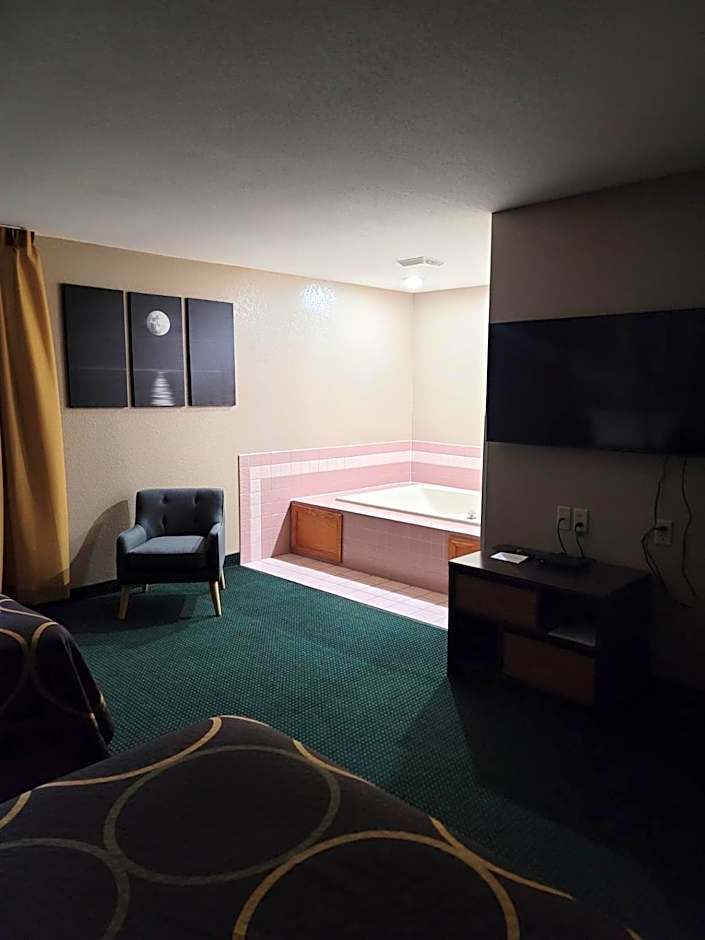 Super 8 by Wyndham Ionia MI