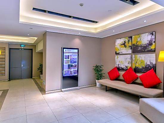 Home Inn Ningbo RaiIaway Station Tianyi PaviIion Moon Lake Point