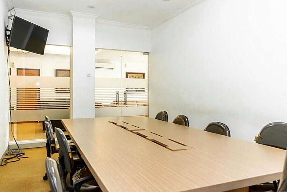 RedDoorz Plus Syariah near Java Supermall Semarang 2