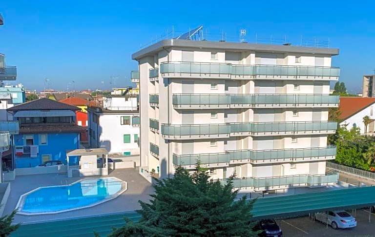 RESIDENCE CAORLE TRILOCALE CON PISCINA - Agenzia Cocal