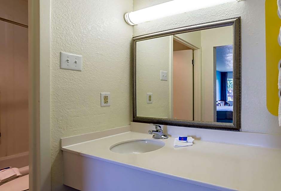 Motel 6 Spring Hill Weeki Wachee