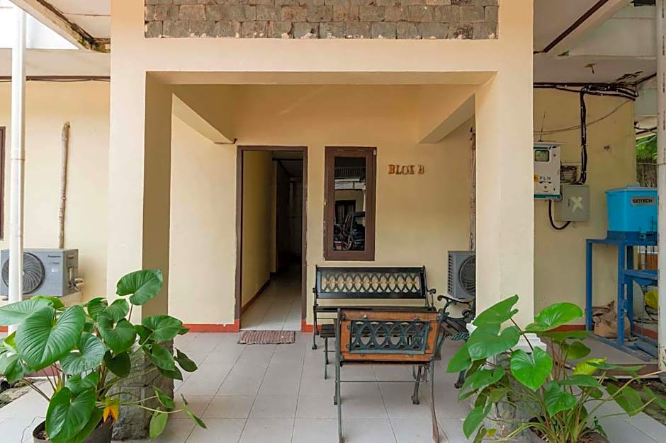 RedDoorz near Pondok Indah Water Park