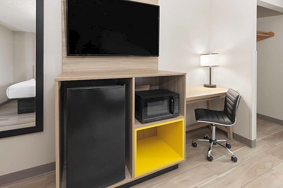 Days Inn by Wyndham Tulsa Central