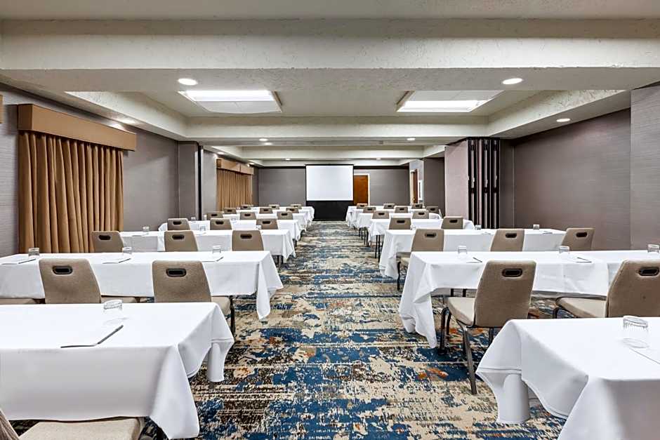 Crowne Plaza Columbus North - Worthington By IHG