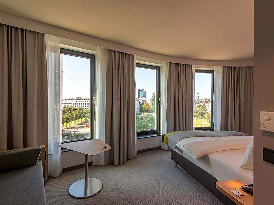 Holiday Inn Express Dusseldorf- Hauptbahnhof By IHG
