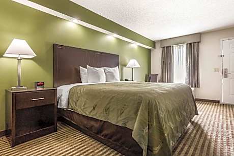 King Room - Accessible/Smoking