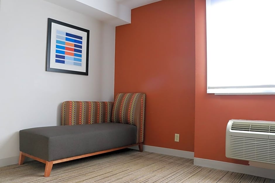 Holiday Inn Express Seattle - Sea-Tac Airport By IHG
