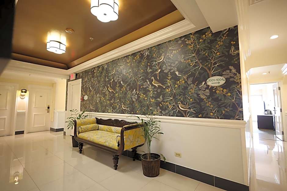 Courtleigh Hotel & Suites