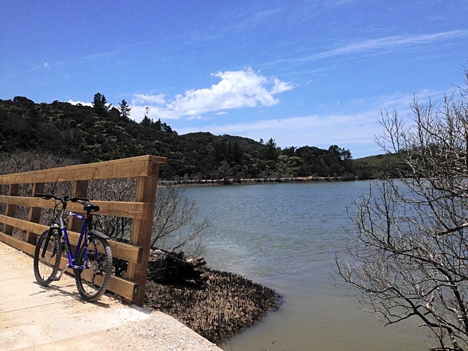 Bay Water Views Bed & Breakfast