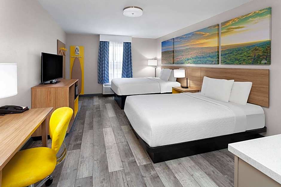 Days Inn & Suites by Wyndham Sellersburg