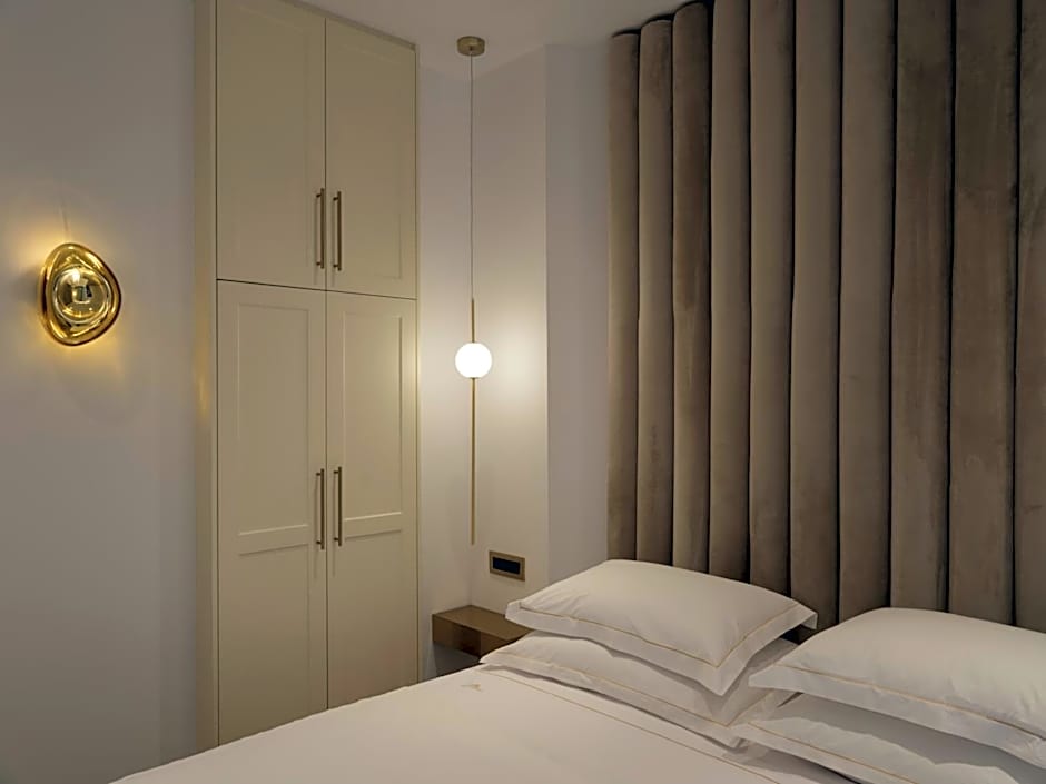 Golden Luxury Suites