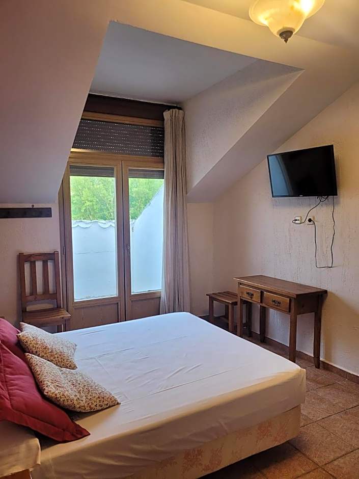 hostal Decerca Prádena