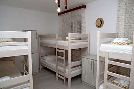 Bed in 6-Bed Mixed Dormitory Room