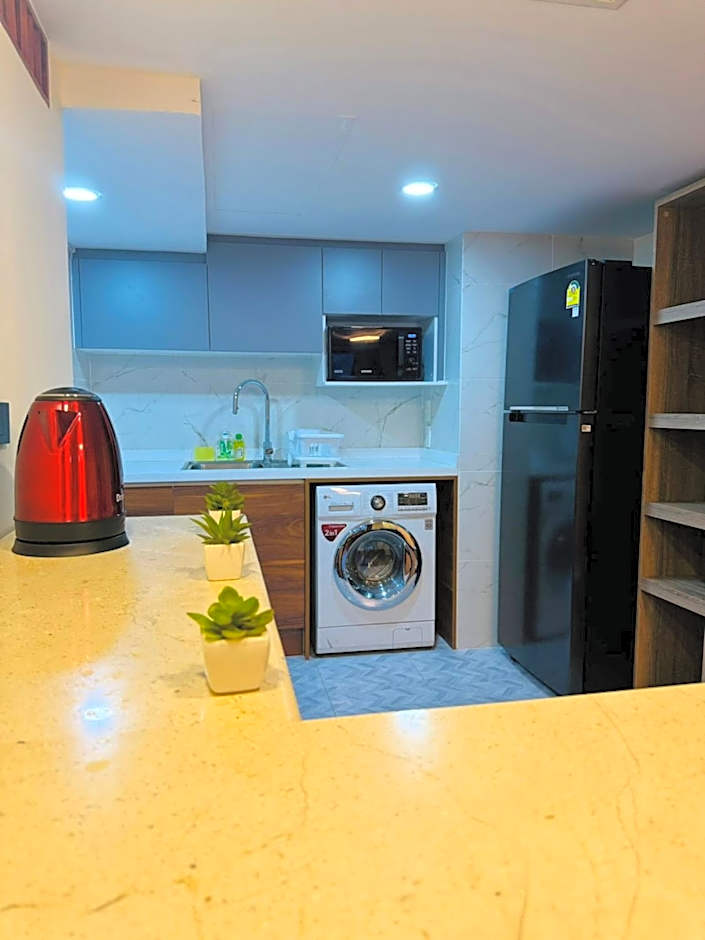 Omni Tower Nana Bangkok - Serviced Apartment on Sukhumvit Soi 4