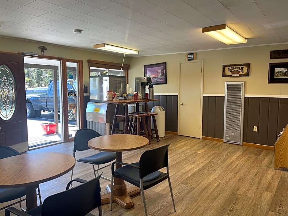 Saddle & Surrey Motel