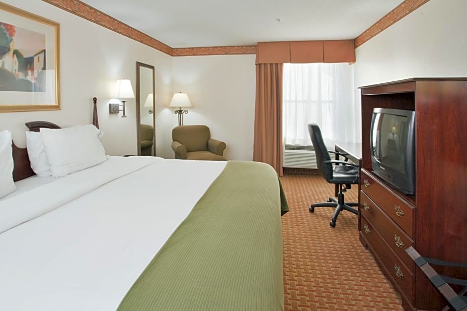 Holiday Inn Express & Suites Wilson I-95, an IHG Hotel