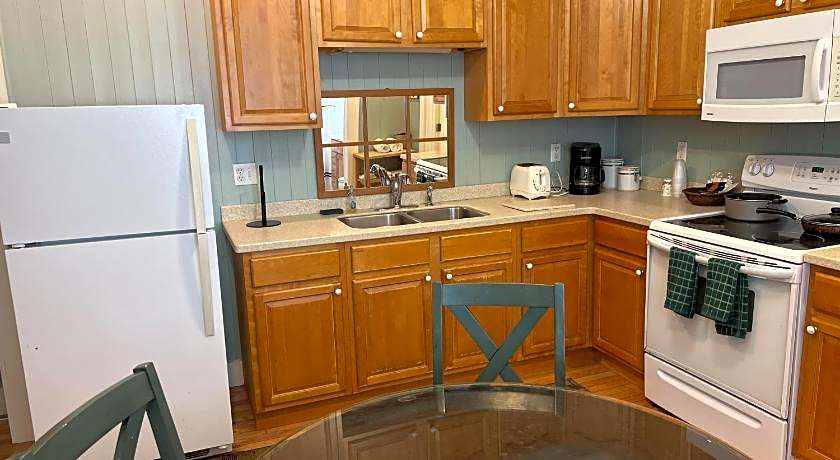 Georgianne Inn & Suites