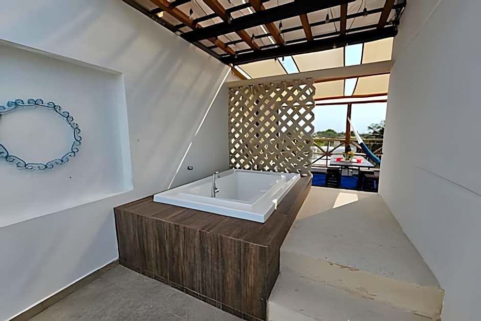 Villa con alberca, a una cuadra del mar