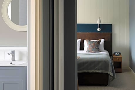 Classic King or Twin Room