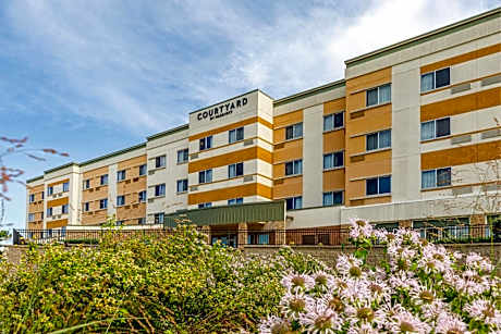 Courtyard by Marriott St. Louis St. Peters