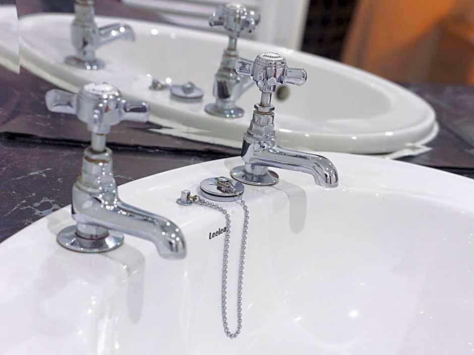 The Avenue Hotel Ltd