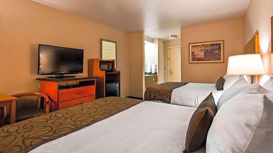 Best Western Plus Twin View Inn & Suites
