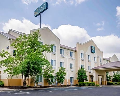 Quality Suites La Grange