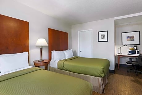 2 Double Beds Efficiency Non-Smoking