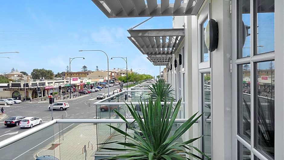 Semaphore Splash Apartments