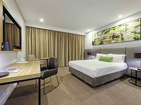 Standard Queen Room