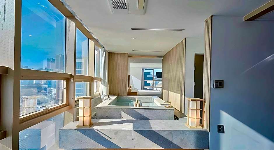 UH SUITE THE HAEUNDAE