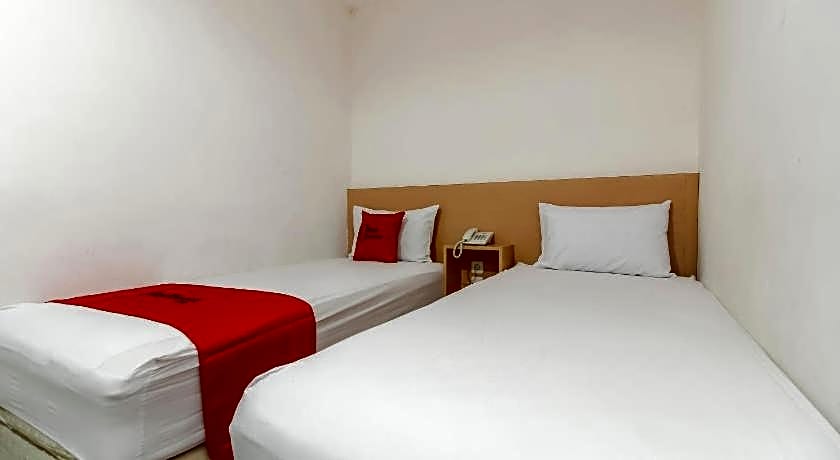 RedDoorz Plus near Galaxy Bekasi