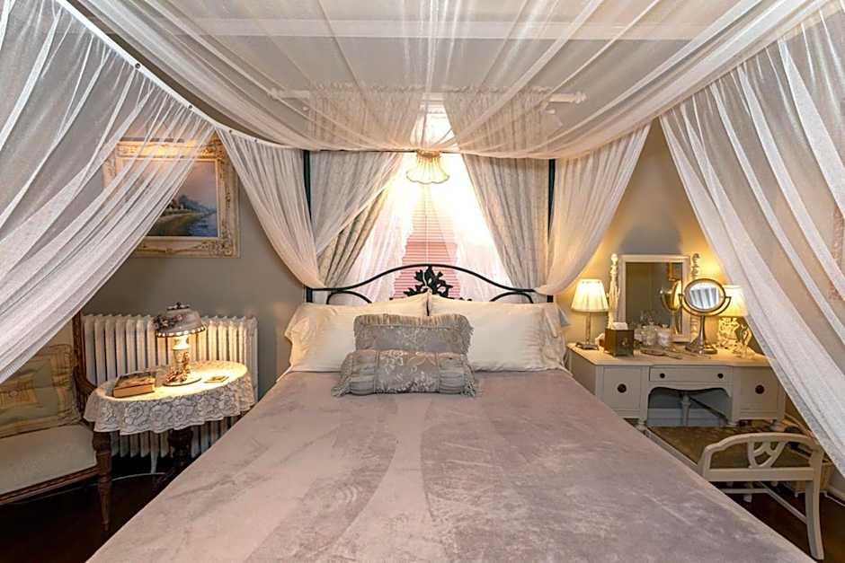 South Broadway Manor B&B - Near Fallingwater, Ohiopyle State Park, Hiking & Biking trails GAP