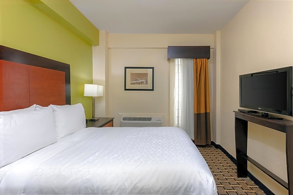 Holiday Inn Express & Suites - Atlanta Downtown
