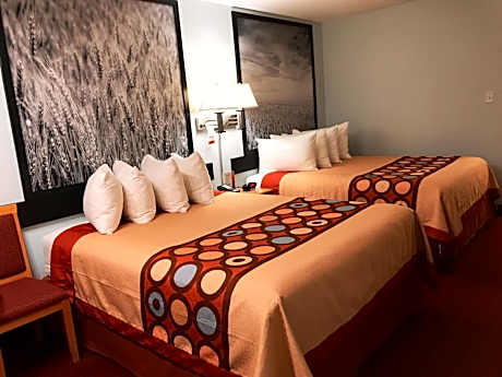 Queen Room with Exterior Entrance - Non-Smoking