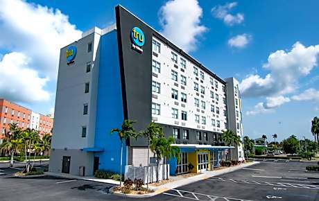 Tru by Hilton Florida City