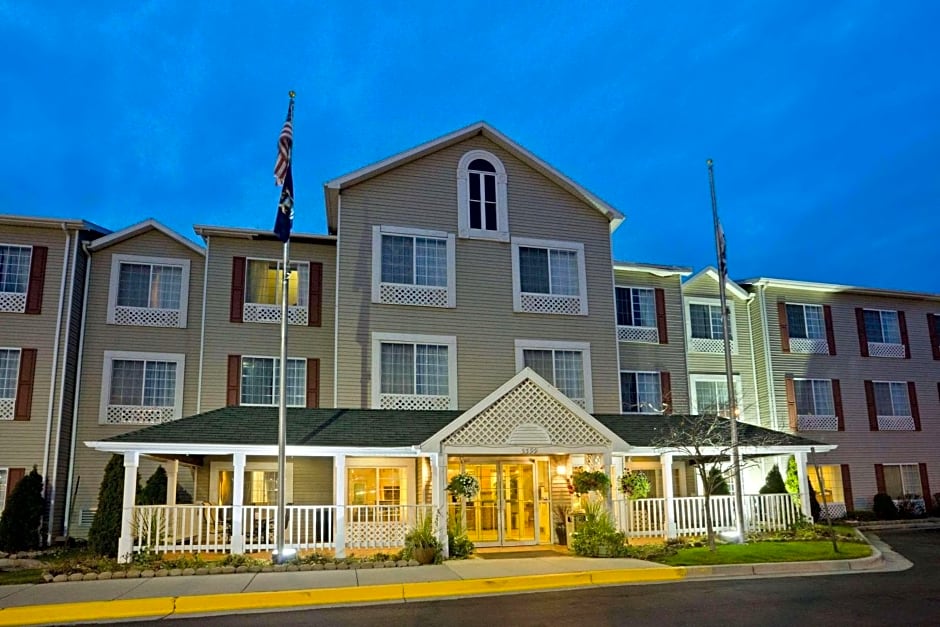 Country Inn & Suites by Radisson, Grand Rapids Airport, MI