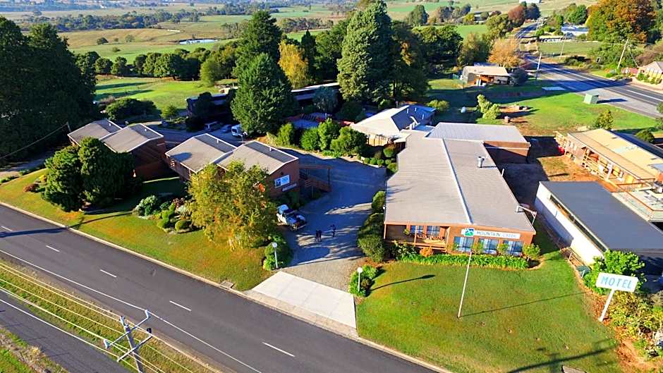 Mountain Creek Motel Bar & Restaurant