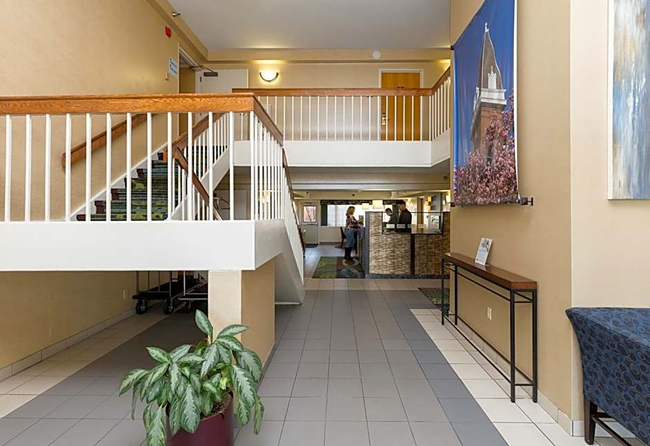 Holiday Inn Express Des Moines - At Drake University – Des Moines, IA