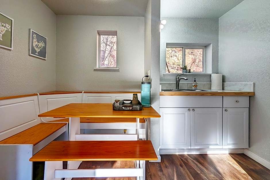 The Fountain Creek Inn of Manitou Springs