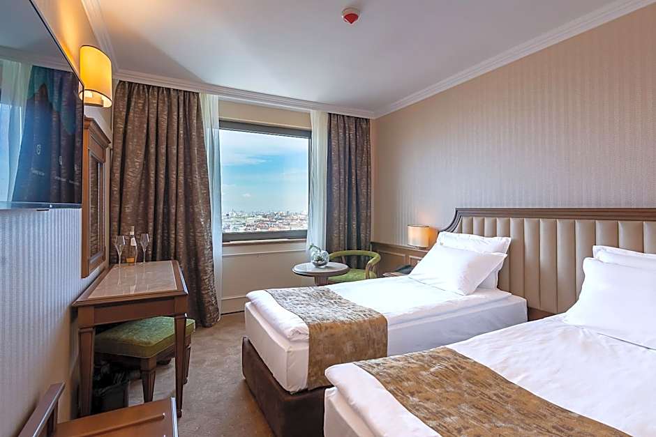 Astoria Grand Hotel