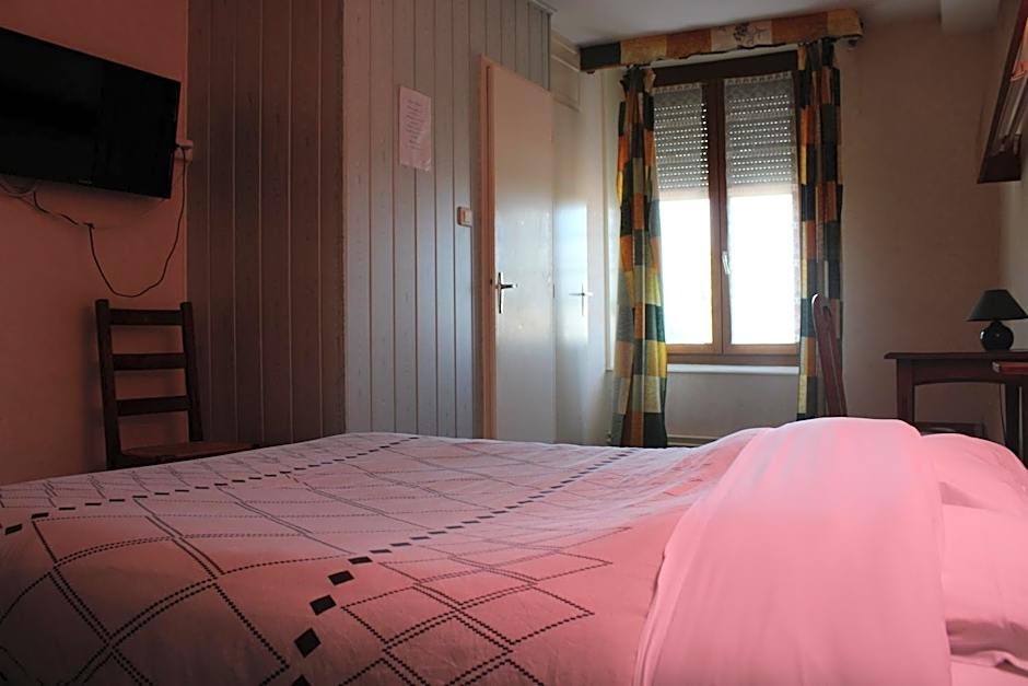 Photo 1 of 7 of Double Room