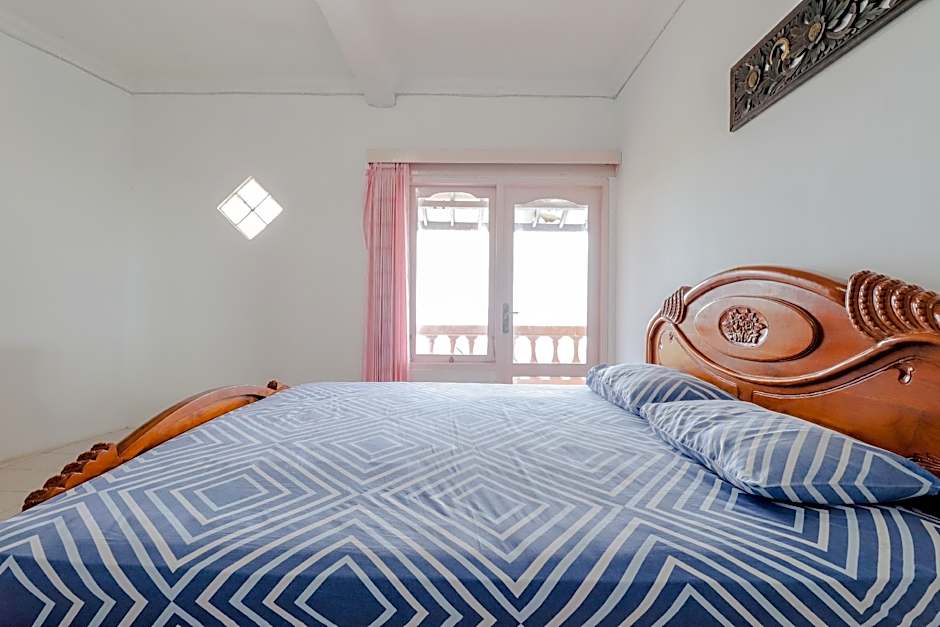 Adinda Beach Hotel and Villa