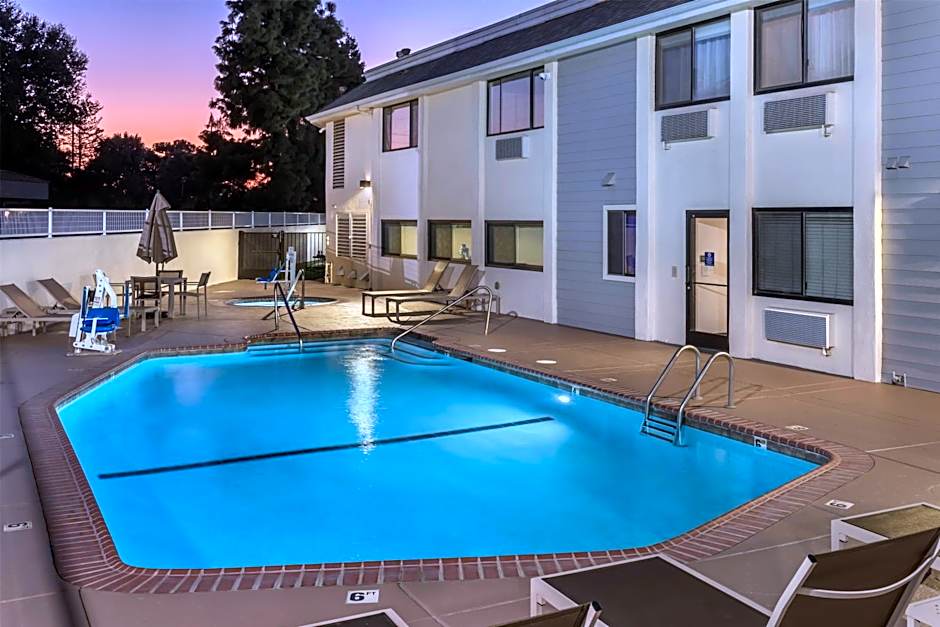 Best Western Town & Country Lodge