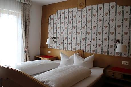 Double Room with Balcony and Garden View