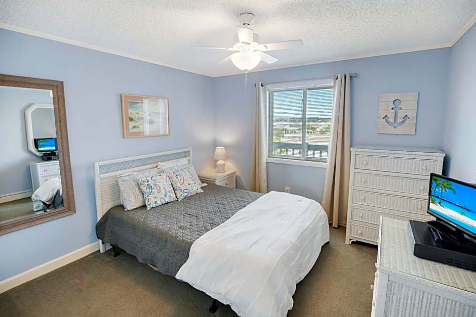 2BR, 2Bath condo Oceanfront Getaway with pool