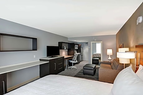 1 Queen Hearing Accessible Suite Nonsmoking