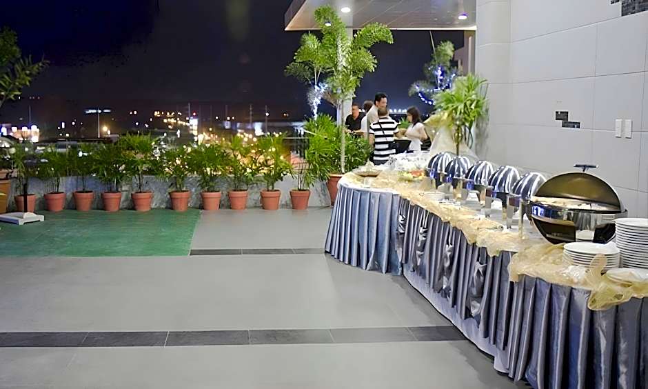 Paseo Premiere Hotel
