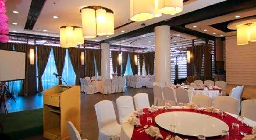 Hotel Supreme Convention Plaza