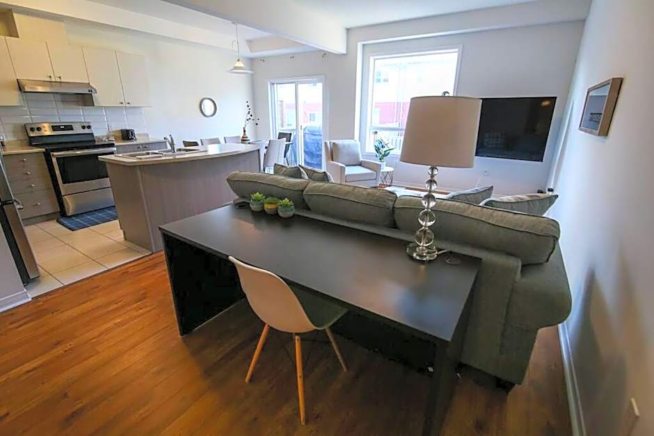 Executive 3 Bedroom townhouse close to the Lake